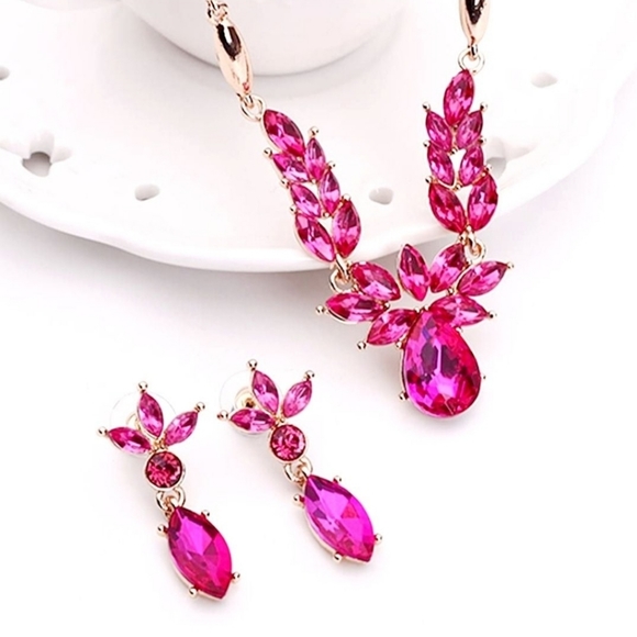 Gold plated pink crystal flower necklace earrings set - Picture 5 of 12